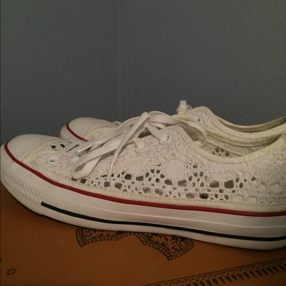 White lace converse